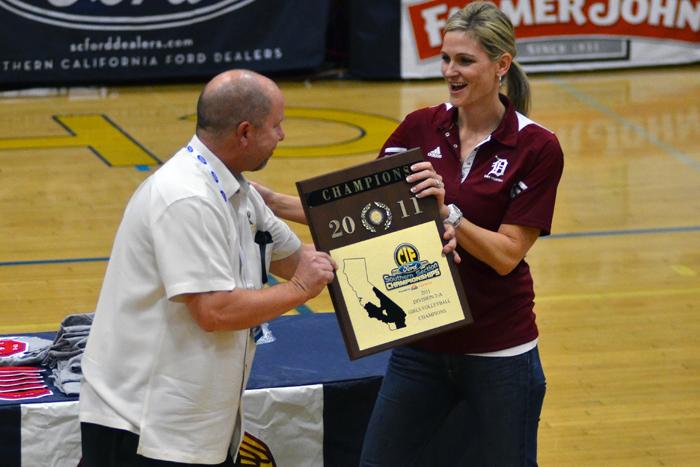 Girls volleyball defends CIF championship title