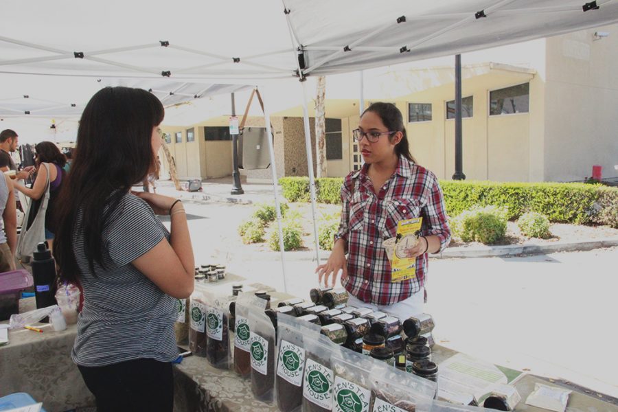 At the Downey farmers’ market on 3rd Street, on October 1, Kimberly Garcia asks Zeus Tea House vendor Crystal what tea she personally would choose. She works for the company where some tea blends are made especially for the business, and her personal favorite tea is the peach oolong.