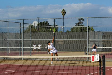 At the Downey vs. Warren Girls tennis Varsity game on October 15, 2021 on the Downey High School tennis courts, Malinalxochitl Vo, 12, shared her feelings on her team and on the match.
“Its like a family, we’re so happy and close together, and we love playing tennis together all the time everyday,” Vo stated. “I feel really confident [in my matches].”

